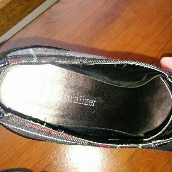 Plaid Naturalizer Heels - Picture 5 of 7